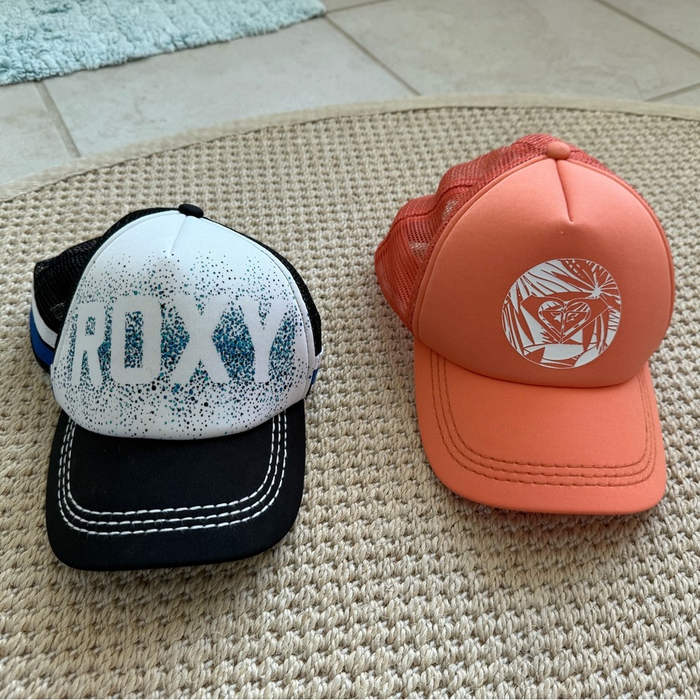 Roxy Kids' Black and Orange Hats